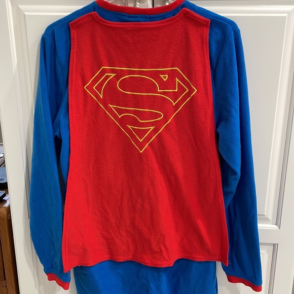 SUPER MAN onesie- unisex NBW NEW..perfect condition.. with detachable full cape. - Picture 3 of 7